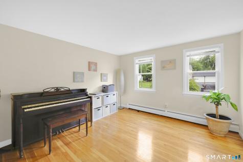 10 Pilgrim Circle Enfield CT 06082