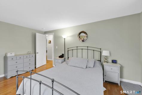 10 Pilgrim Circle Enfield CT 06082