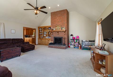 33 Country Club Woods Circle Waterbury CT 06708
