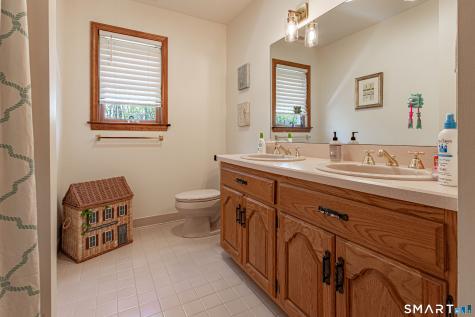 33 Country Club Woods Circle Waterbury CT 06708