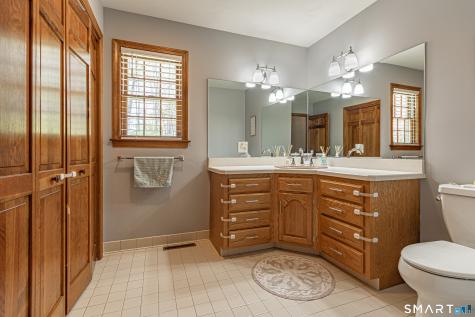 33 Country Club Woods Circle Waterbury CT 06708