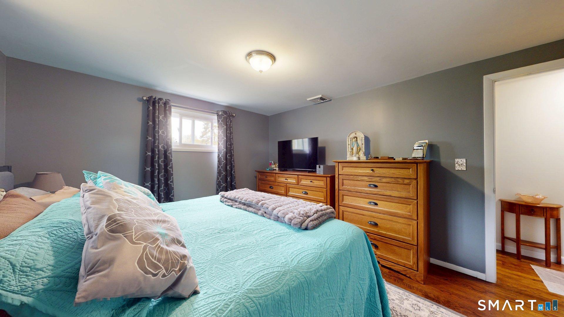 30 Alban Road Enfield CT 06082