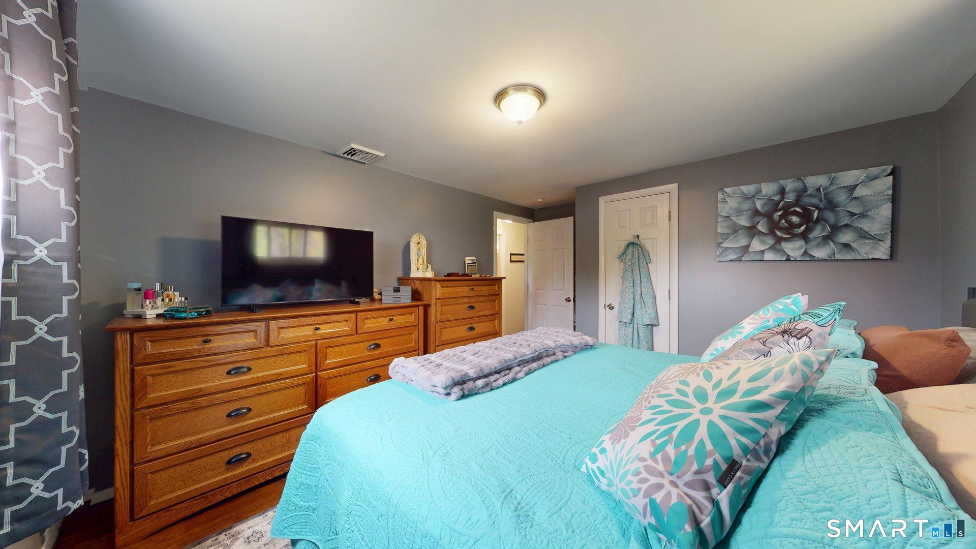 30 Alban Road Enfield CT 06082