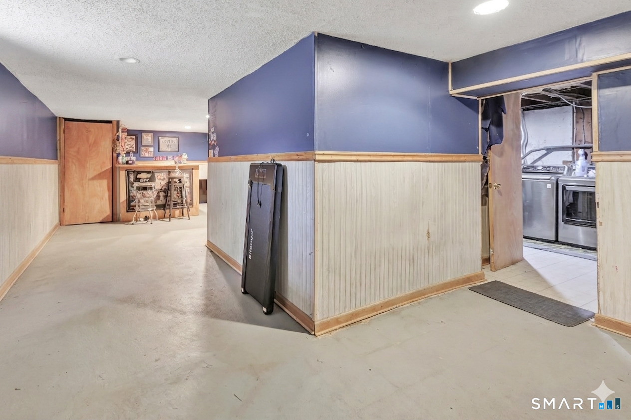 9 Alan Drive Ansonia CT 06401