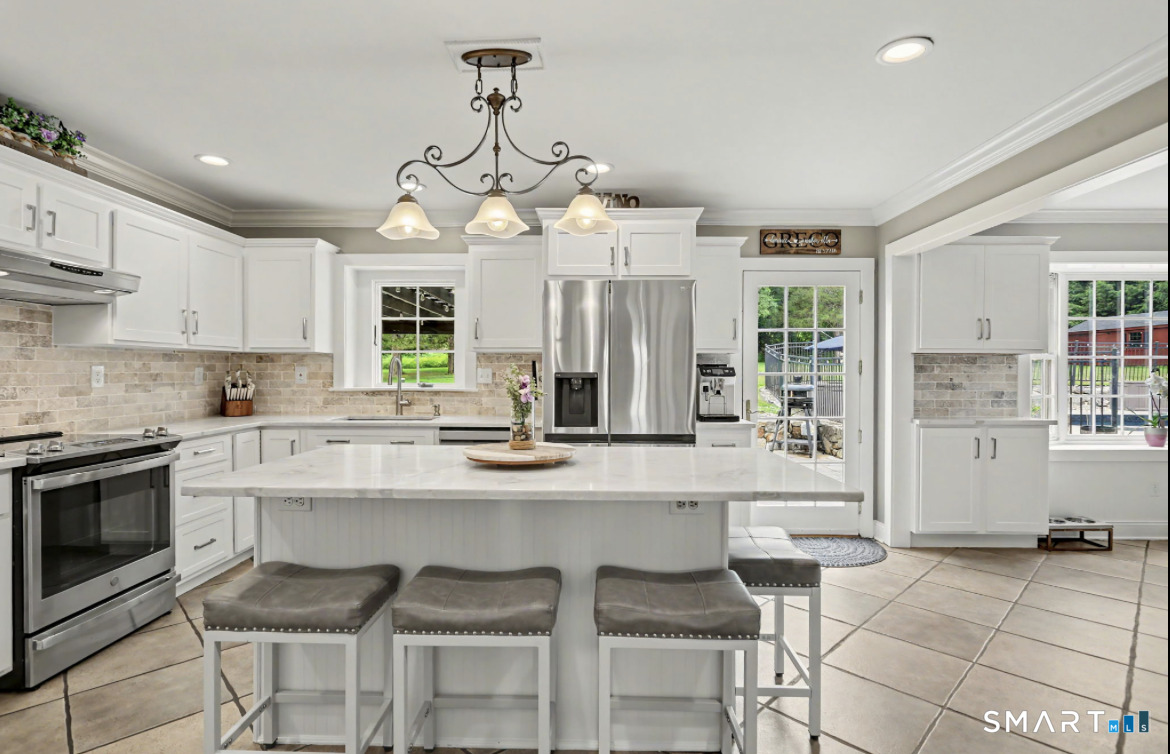 9 Hedge Meadow Lane Newtown CT 06470
