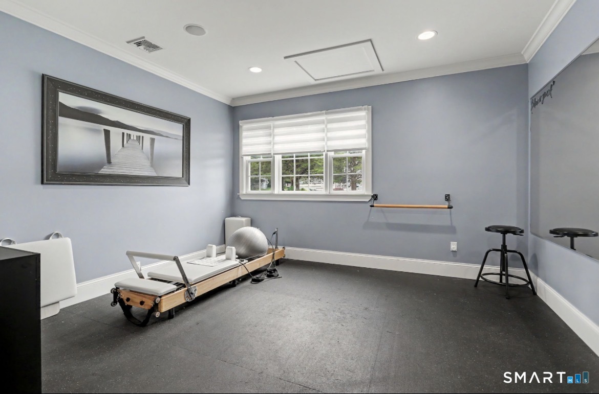 9 Hedge Meadow Lane Newtown CT 06470