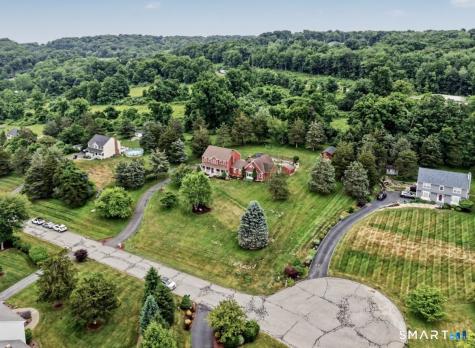 9 Hedge Meadow Lane Newtown CT 06470