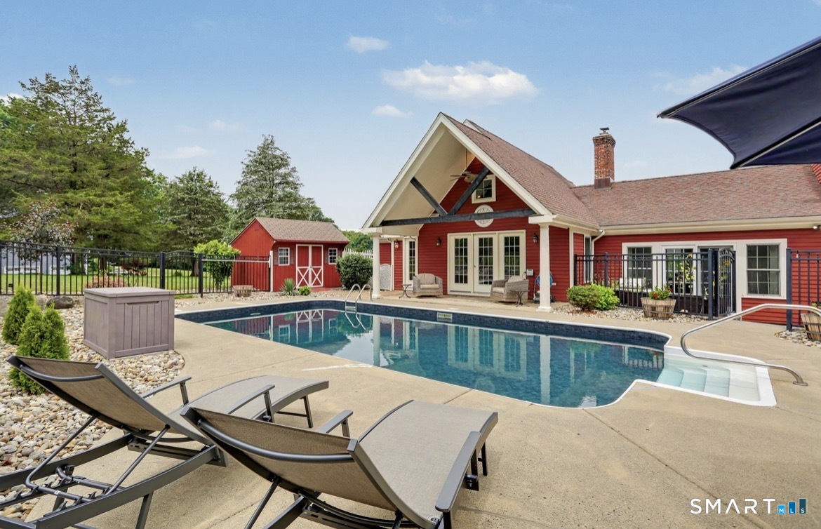 9 Hedge Meadow Lane Newtown CT 06470
