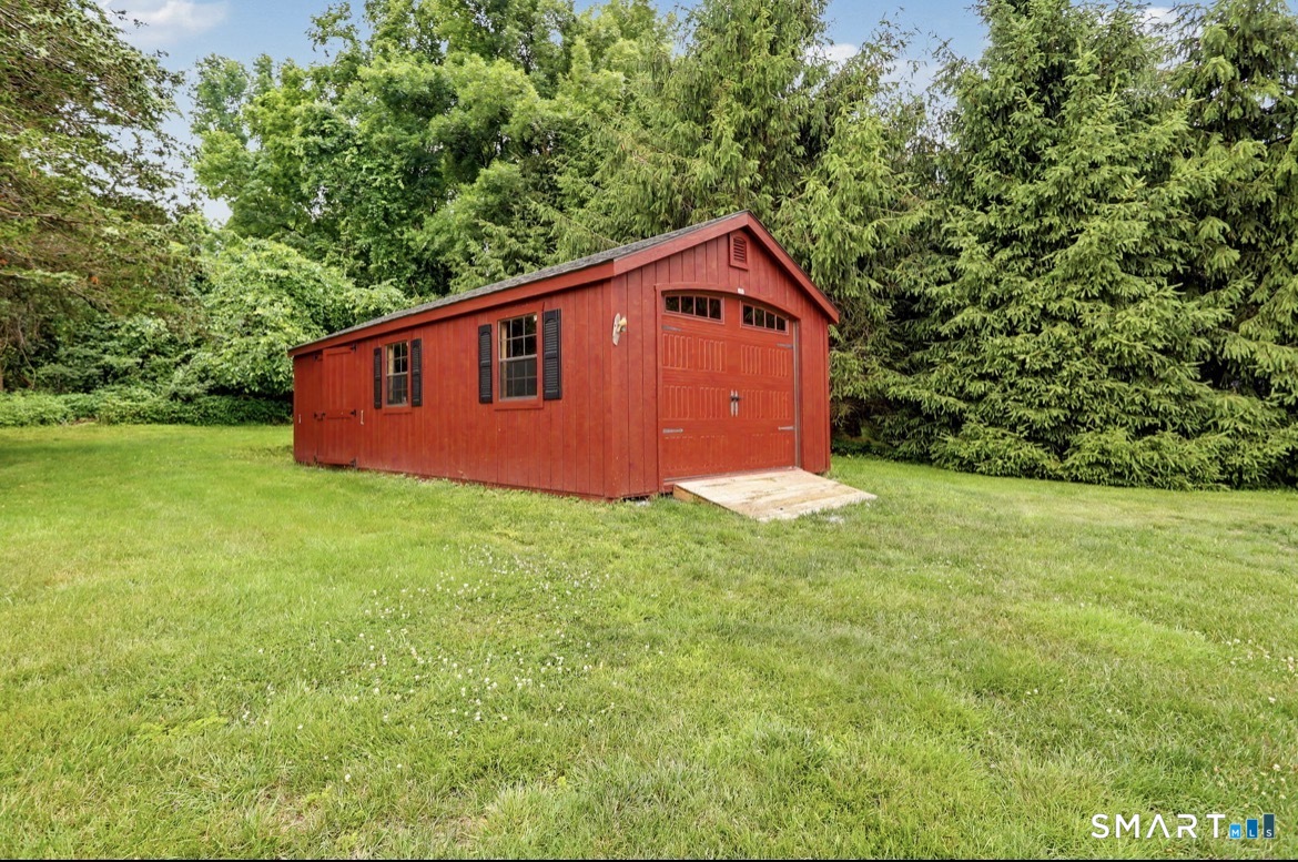9 Hedge Meadow Lane Newtown CT 06470