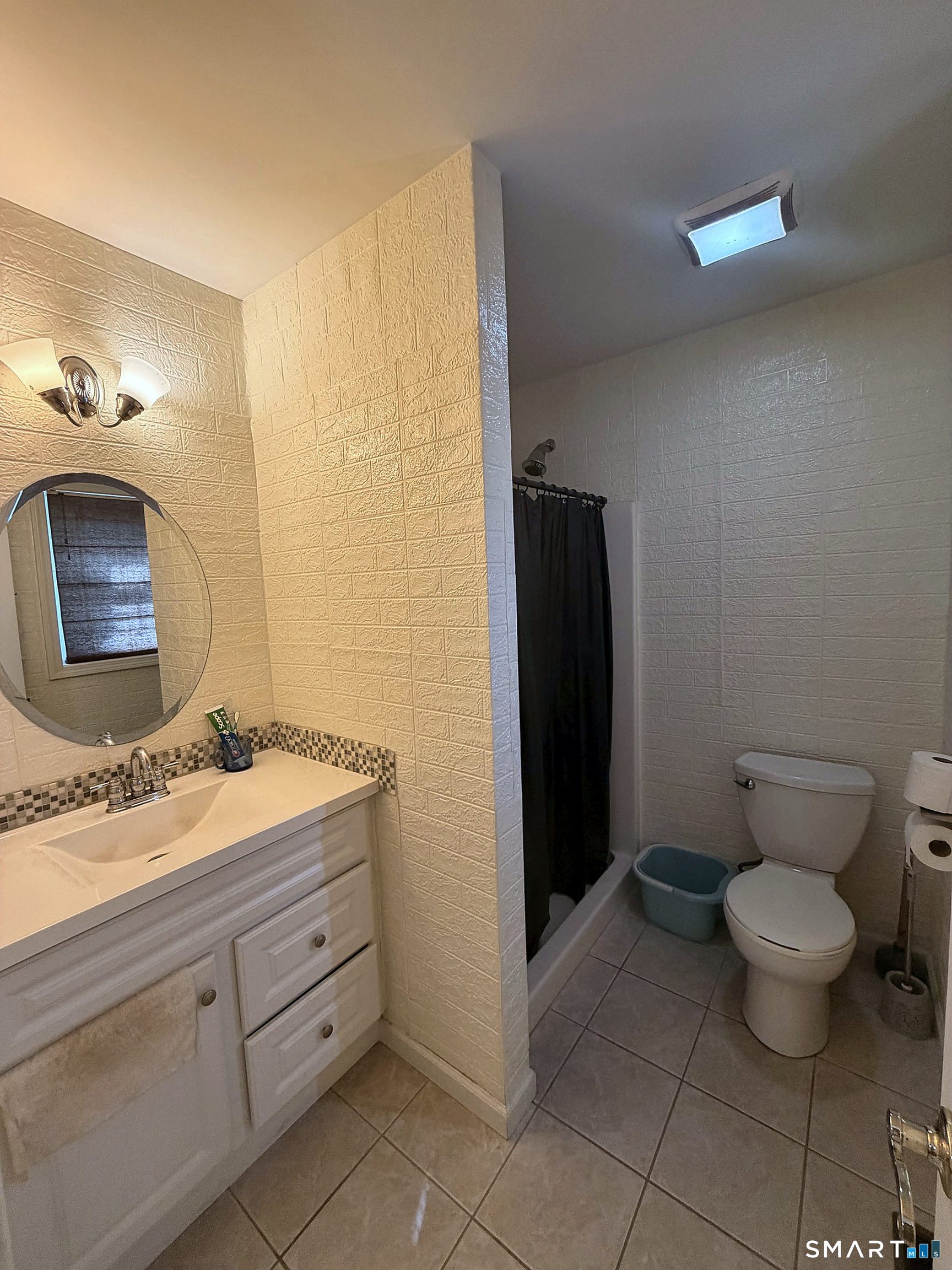 35 Andrea Drive West Haven CT 06516