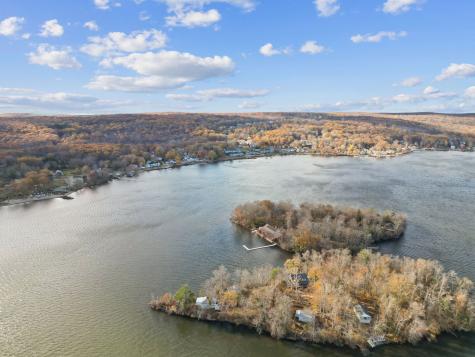 18 Lake Boulevard East Hampton CT 06424