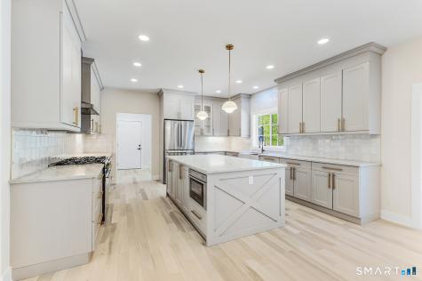 7 Queens Peak Canton CT 06019