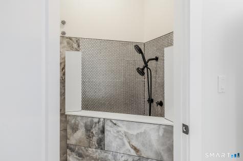 7 Queens Peak Canton CT 06019