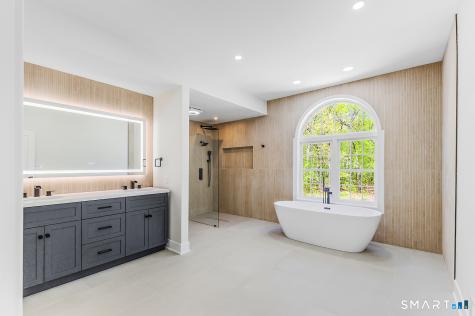 7 Queens Peak Canton CT 06019