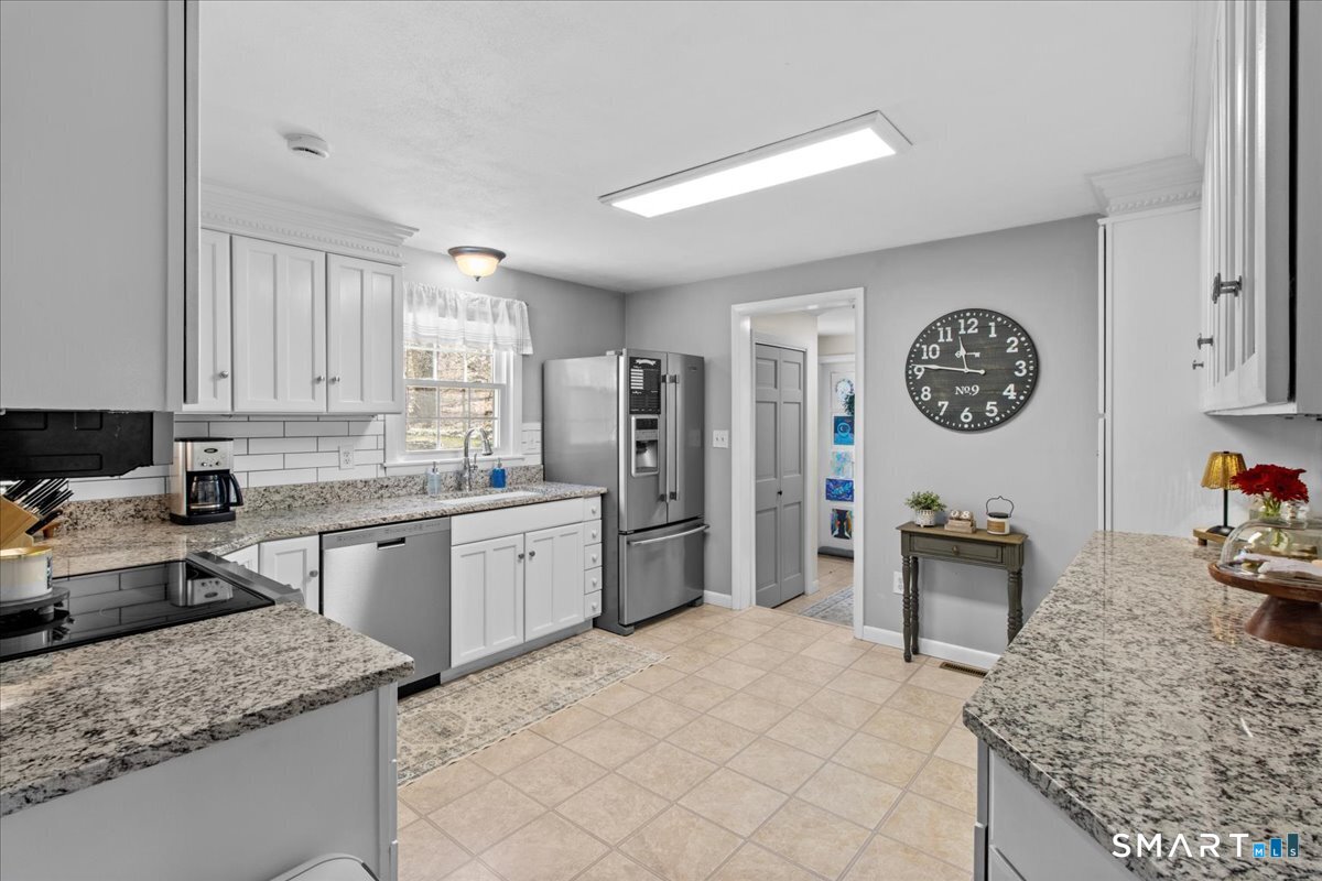 27 Brewster Drive Ledyard CT 06335