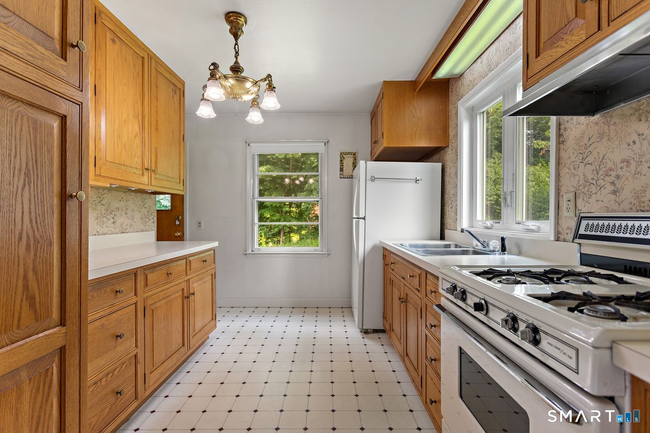24 Crestdale Drive Danbury CT 06811