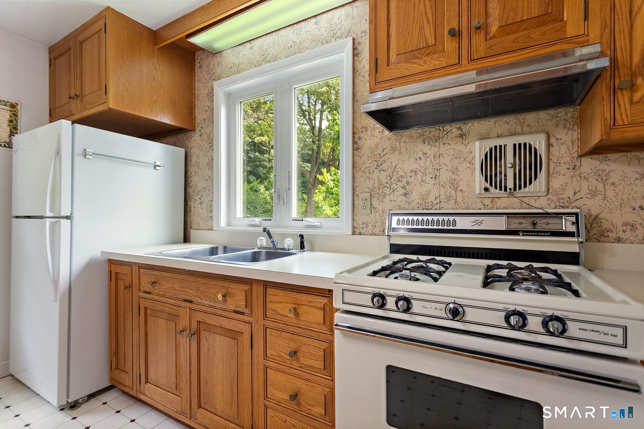 24 Crestdale Drive Danbury CT 06811