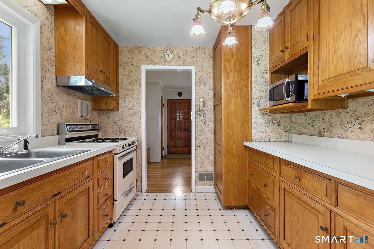 24 Crestdale Drive Danbury CT 06811