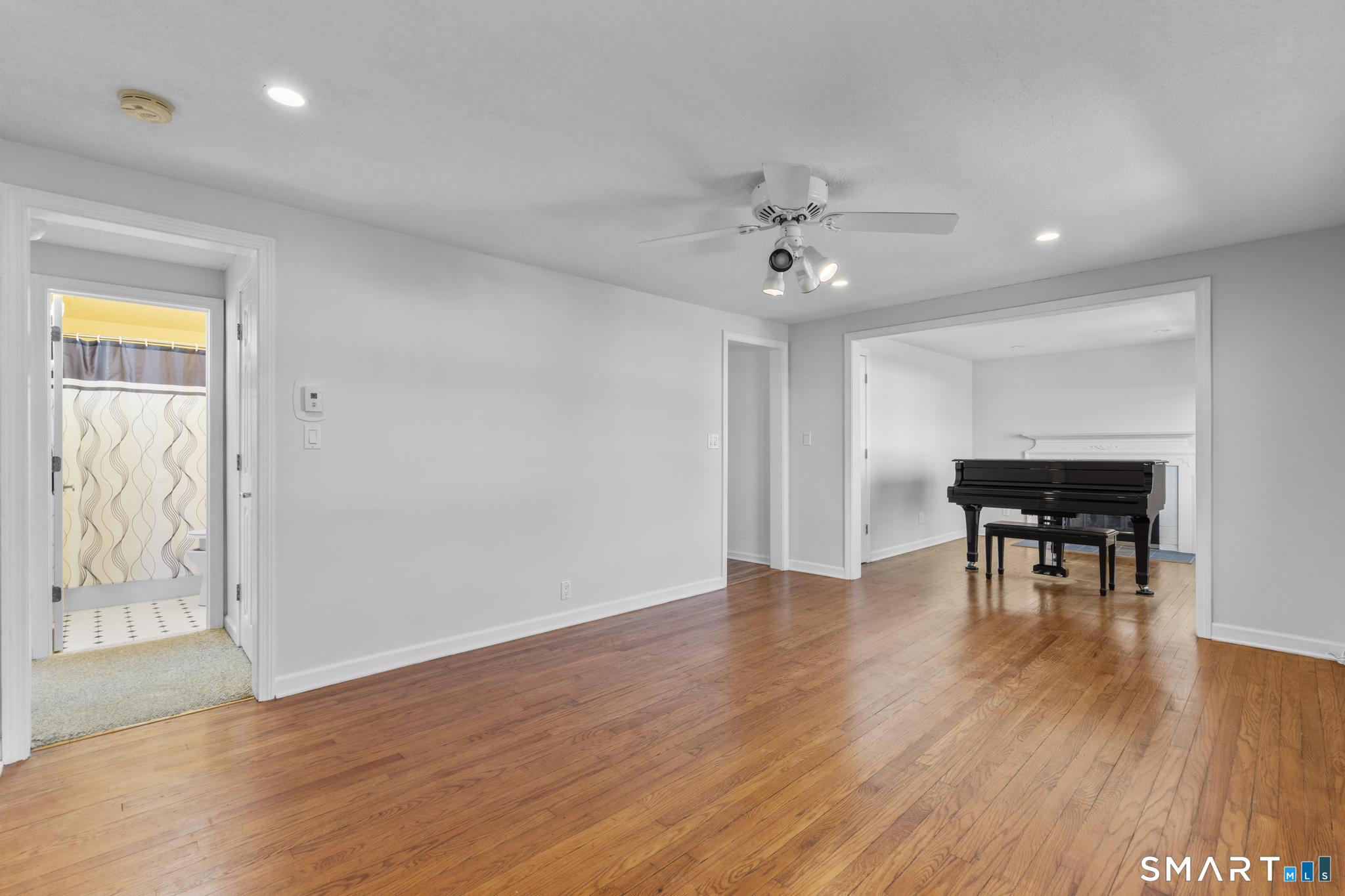28 Kitts Lane Newington CT 06111