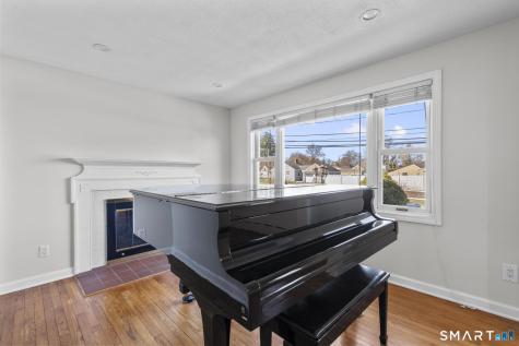 28 Kitts Lane Newington CT 06111