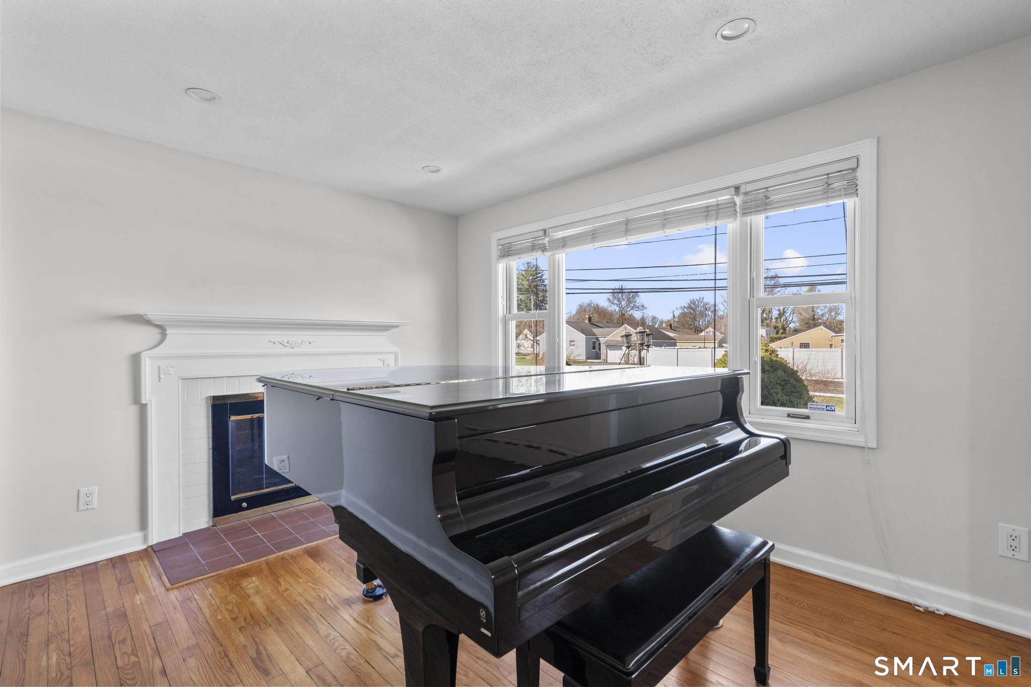 28 Kitts Lane Newington CT 06111