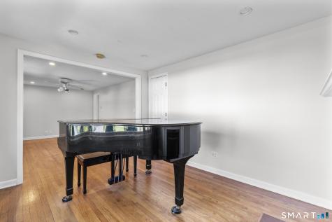 28 Kitts Lane Newington CT 06111