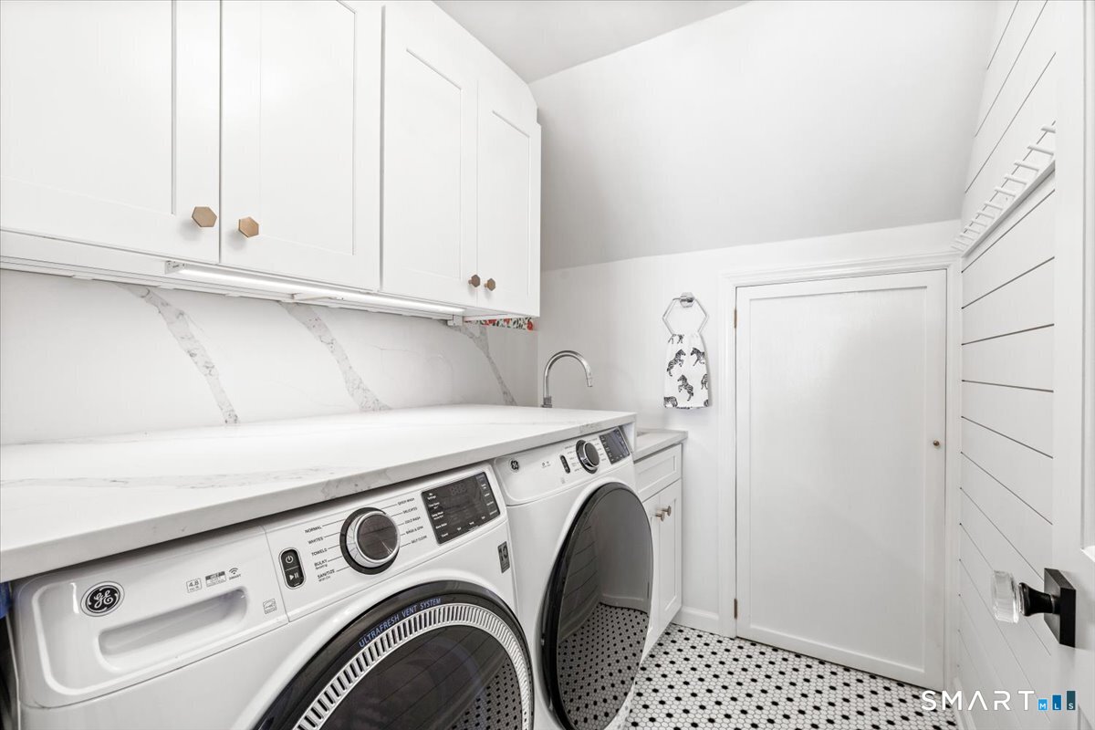 105 Holmes Avenue Darien CT 06820