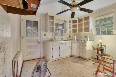 30 Eleanor Place Newington CT 06111