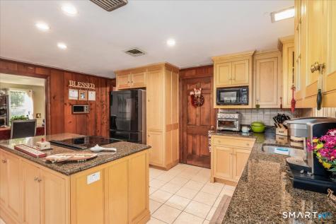 81 Meeting House Road Haddam CT 06438