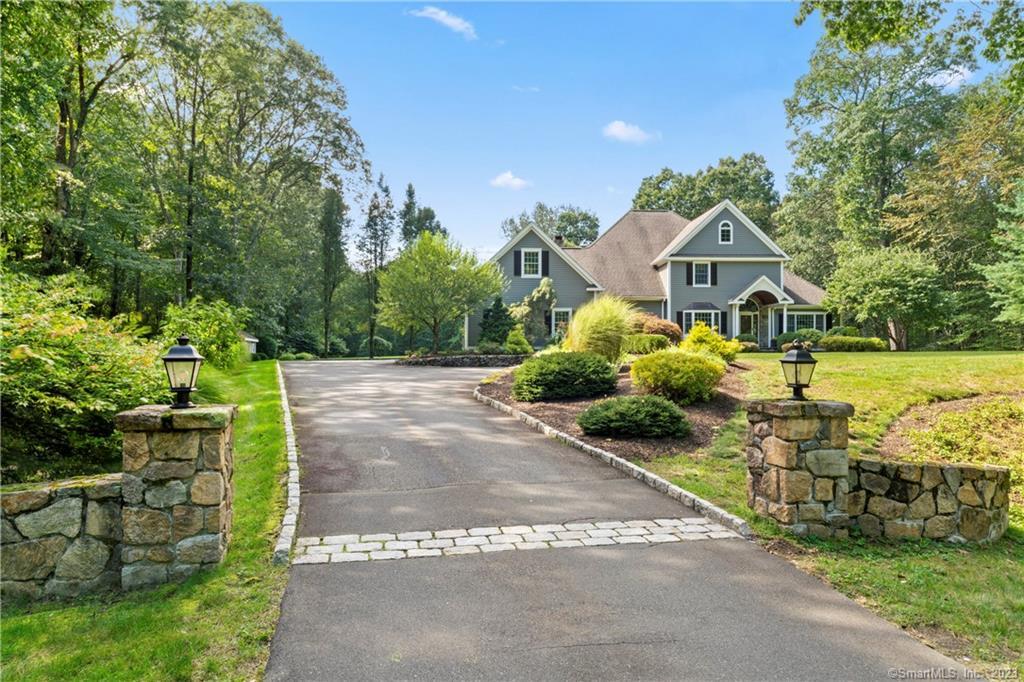 18 Bridle Path Trail Newtown CT 06470