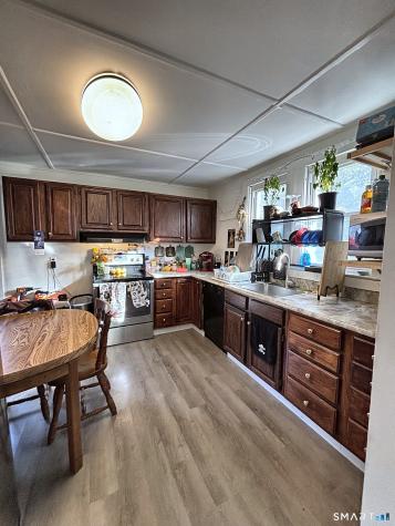 4 Burgeville Court Groton CT 06340