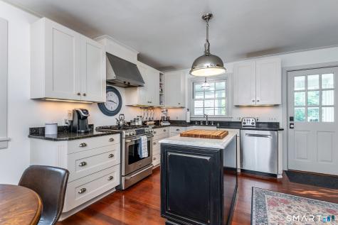 11 Pleasant Street Woodbury CT 06798