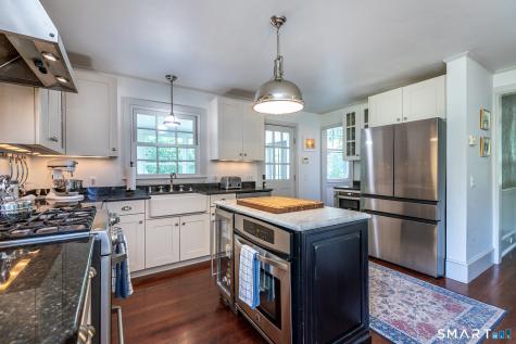 11 Pleasant Street Woodbury CT 06798