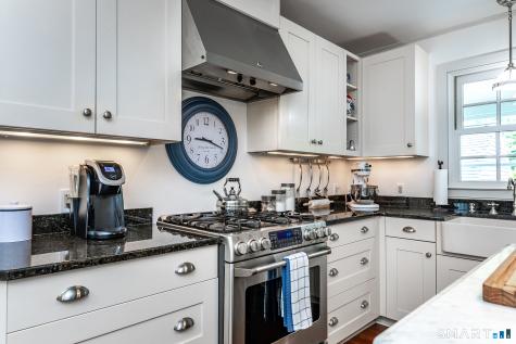 11 Pleasant Street Woodbury CT 06798