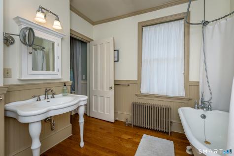 11 Pleasant Street Woodbury CT 06798
