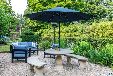11 Pleasant Street Woodbury CT 06798