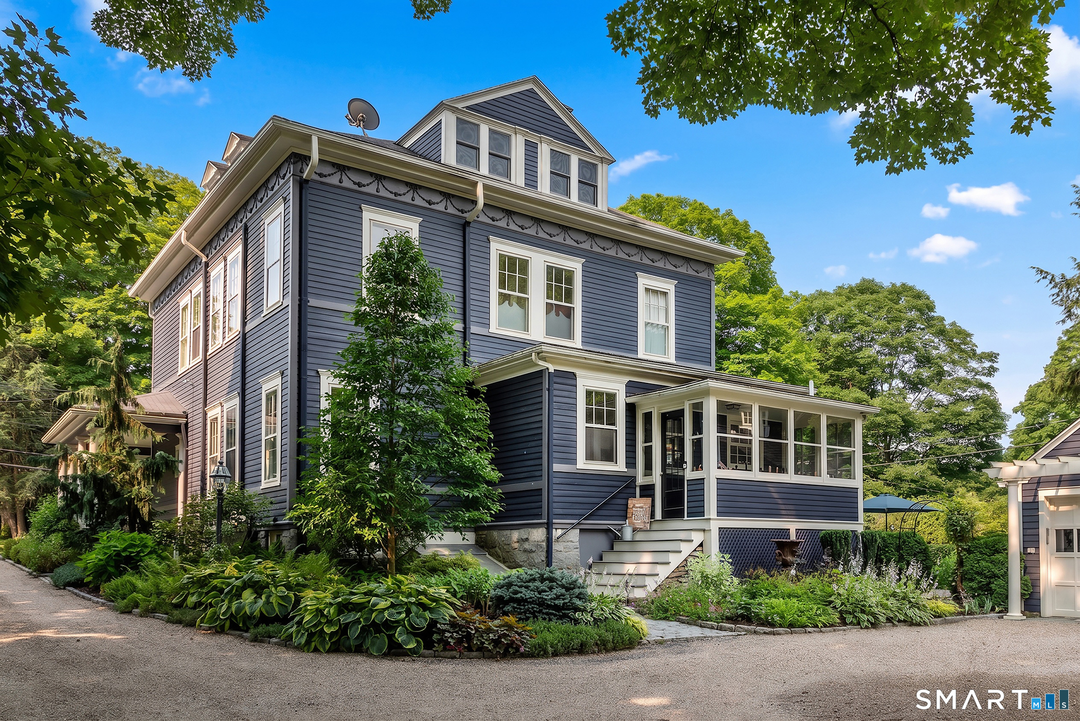 11 Pleasant Street Woodbury CT 06798