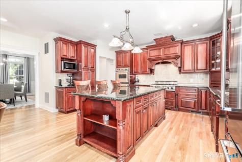 8 Rock Ridge Court New Fairfield CT 06812