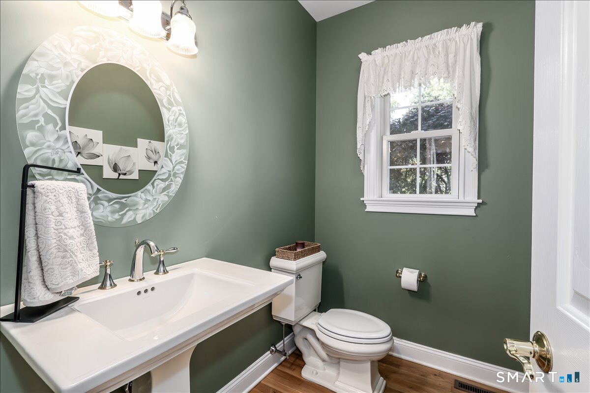 8 Rock Ridge Court New Fairfield CT 06812