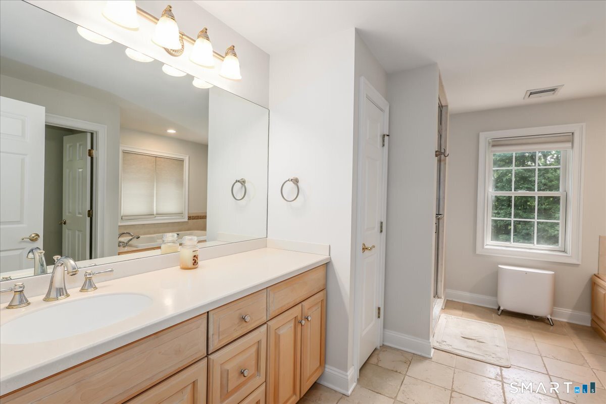8 Rock Ridge Court New Fairfield CT 06812