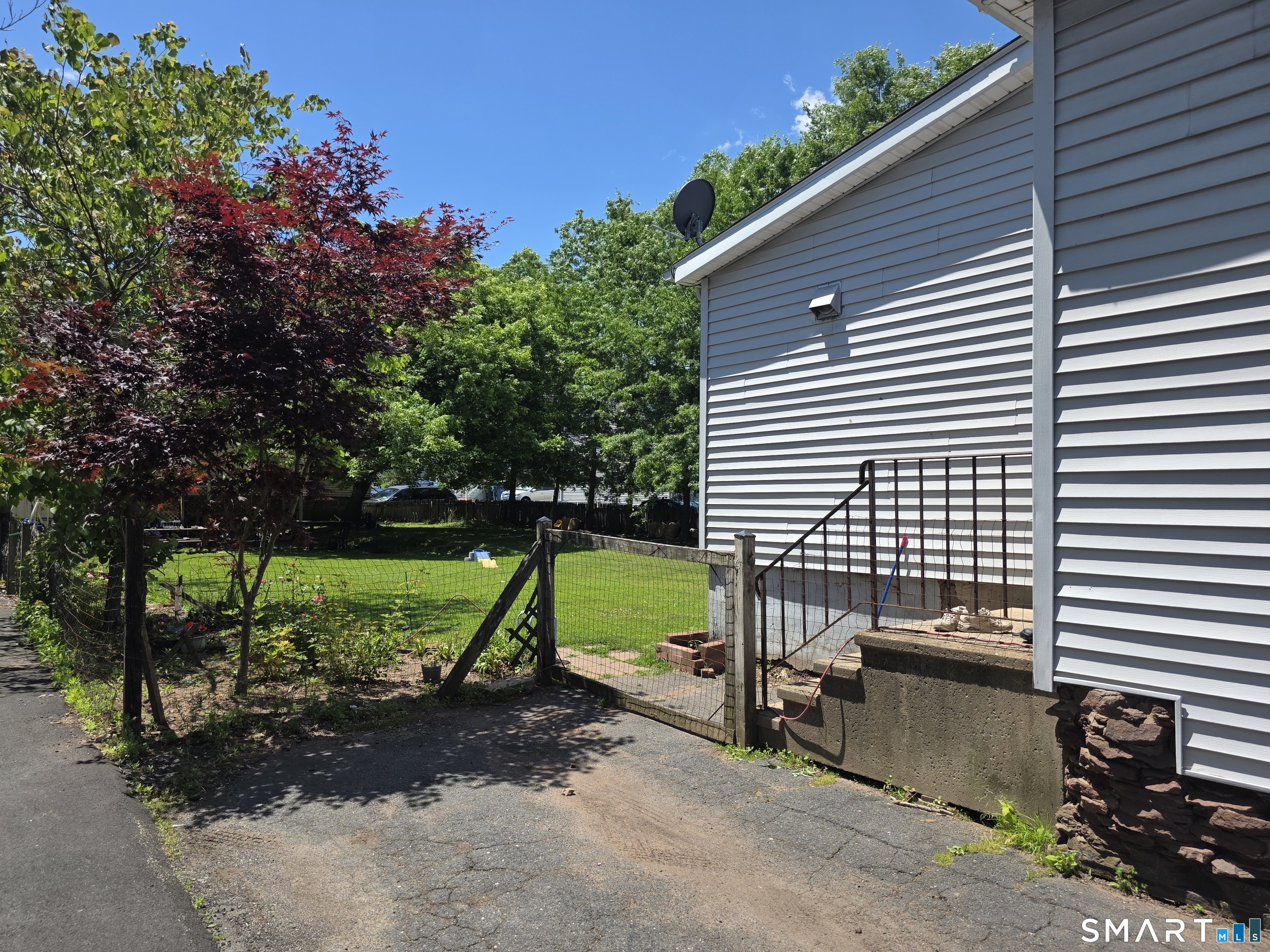 28 Pine Street Meriden CT 06451