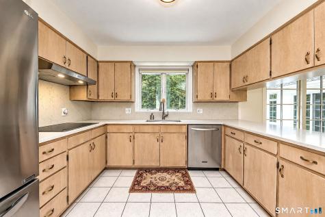 8 Applewood Drive Cheshire CT 06410