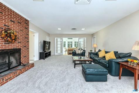 8 Applewood Drive Cheshire CT 06410