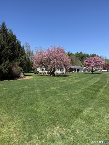 8 Applewood Drive Cheshire CT 06410