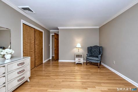 8 Applewood Drive Cheshire CT 06410