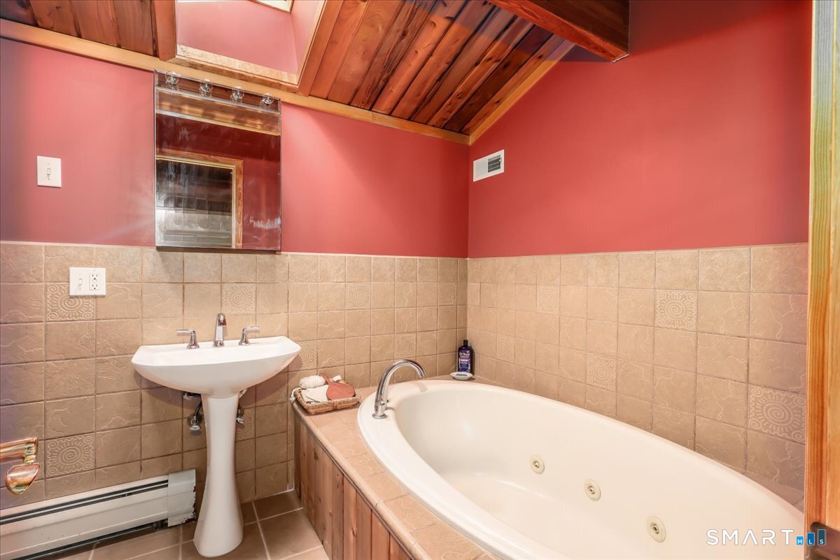 6 Dogwood North Park Danbury CT 06811