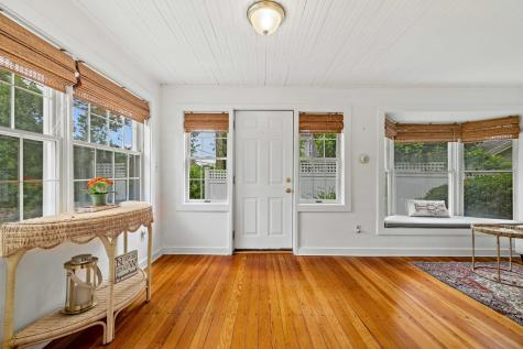 16 North Main Street Essex CT 06426