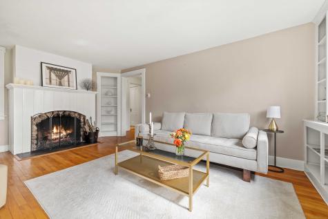 16 North Main Street Essex CT 06426