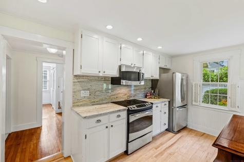 16 North Main Street Essex CT 06426