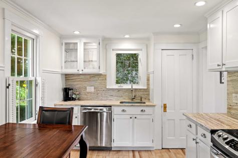 16 North Main Street Essex CT 06426